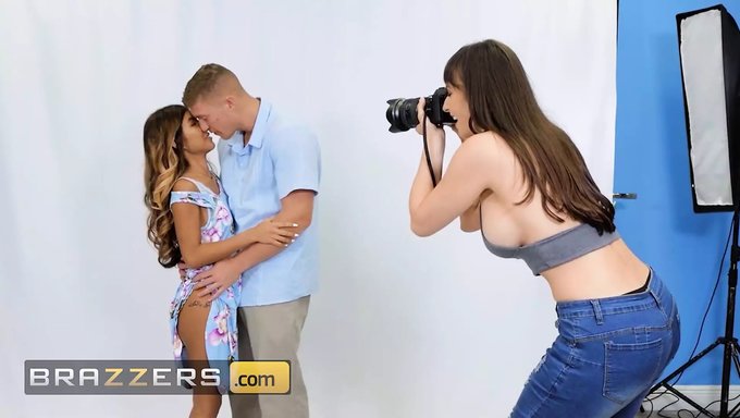 Milf Lexi Luna Ve Asyalı Clara Trinity Komik Ve Seksi Bir Üçlüde