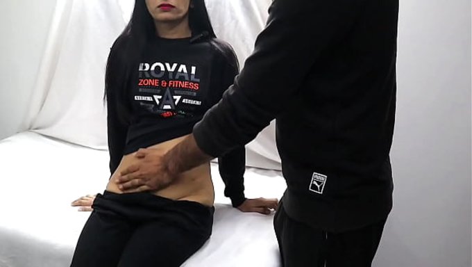 Hintli Doktor, Saf Bakire Kızı Ilk Kez Sikişiyor.