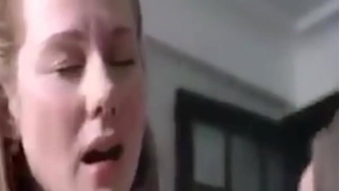 Ateşli Üvey Anne, Bu Seksi Filmde Oğlunu Beceriyor.