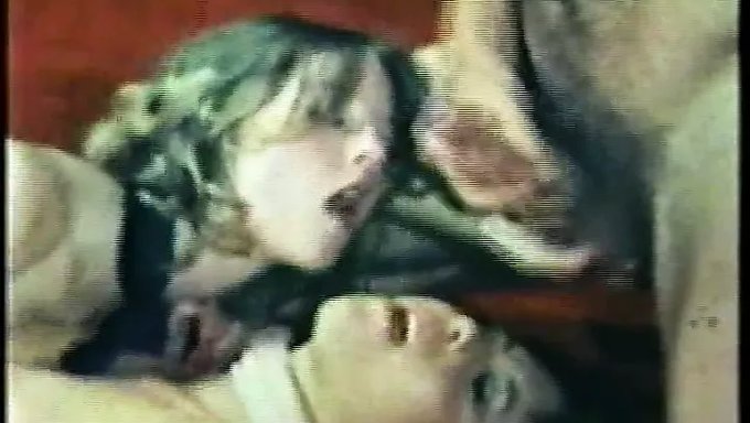Tawny Pearl'Ün Klasik Seks Içeren Retro Porno Videosu