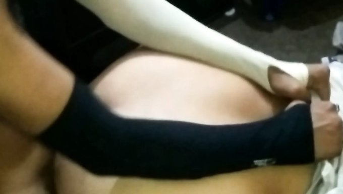 Genç (18+) Bu Sert Cowgirl Pozisyonunda Götünü Siktiriyor