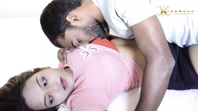 Desi Yarrağıyla Yatakta Sert Sakso Ve Am Yalama