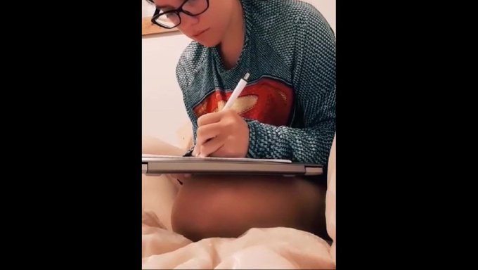 Genç (18+), Büyük Yarakla Ilk Anal Deneyimini Yaşıyor