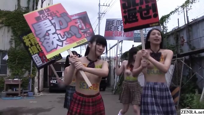 Bu Japon Porno Videosunda Gelecekçi Okul Kızları Kontrolü Ele Alıyor