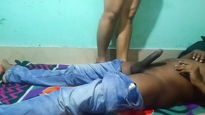 Bikini Giyen Genç Bir Hint Kızıyla 69 Ve Oral Eylem