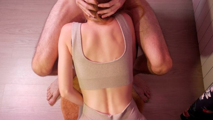 Genç (18+) Amını Yalatıyor Ve Ağzına Boşalıyor