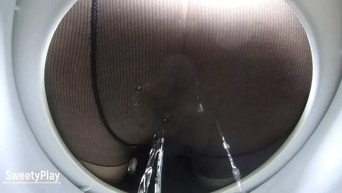 Amatör Bdsm: Naylon Çoraplı Olgun Kadın Islanıyor Ve Çılgınlaşıyor