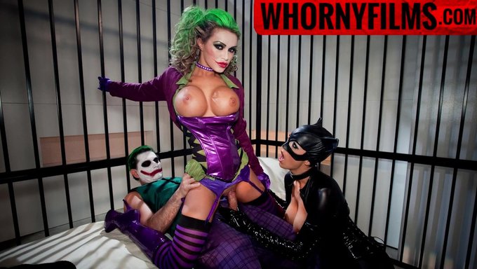 Büyük Göğüslü Porno Yıldızlarıyla Çizgi Film Karakter Üçlüsü