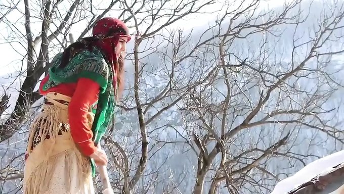 Pakistanlı Bir Köyde Büyük Popolu Ve Sıkı Amcığıyla Sert Seks