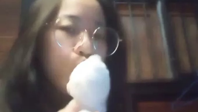 Asyalı Genç Kızın Ev Yapımı Solo Mastürbasyon Videosu