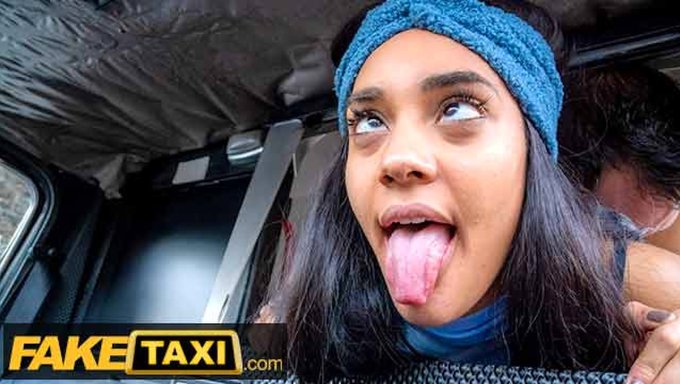 Baştan Çıkarıcı Bir Taksi Şoförü Olan Capri Lmonde, Iyi Donanımlı Bir Ortağı Cowgirl Pozisyonunda Bindiriyor