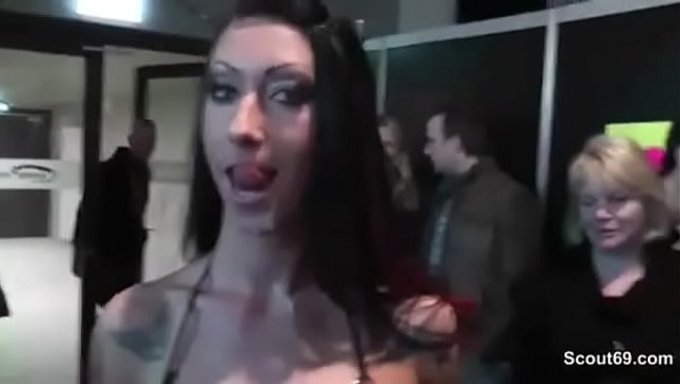 Tracy: Venüs Güzeli Porno Yıldızı, Sıcak Bir Sahnede Hayranıyla Buluşuyor.