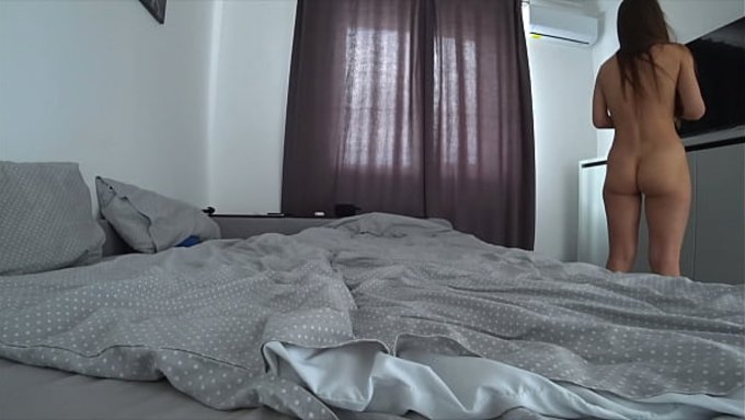 Ofiste Geçen Kaçamak, Karısı Ve Arkadaşı Arasında Alevleniyor.