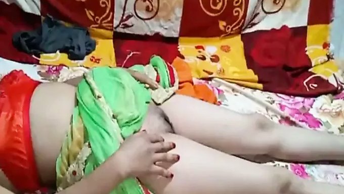 Latina Bhabhi'Nin Sıkı Amcığıyla Cock Play
