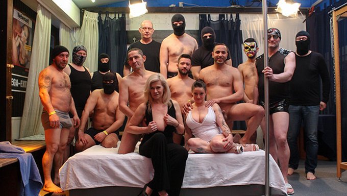 Milf Porno Yıldızları Spermlerle Kaplanıyor