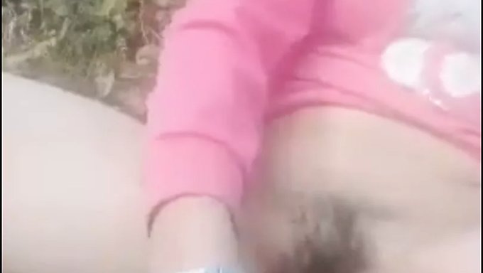 Nepalli Kızın Solo Oyunu Bir Sıvazlama Ile Sona Eriyor