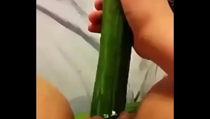 Hardcore Tumblr Videosu, Doğal Göğüslü Güzel Bir Kızı Içeriyor.
