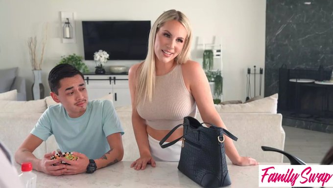 Aria Valencia, Bunny Madison'A Her Türlü Olasılığı Keşfederek Ateşli Bir Karşılaşma Teklif Ediyor.