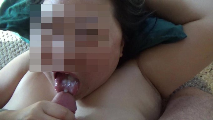 Çinli Karımın Islak Amı Benim Yarrağımla Doluyor