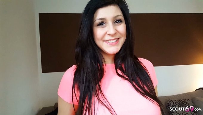 July Johnson'In Ilk Anal Penetrasyonu Dağınık Bir Sonla