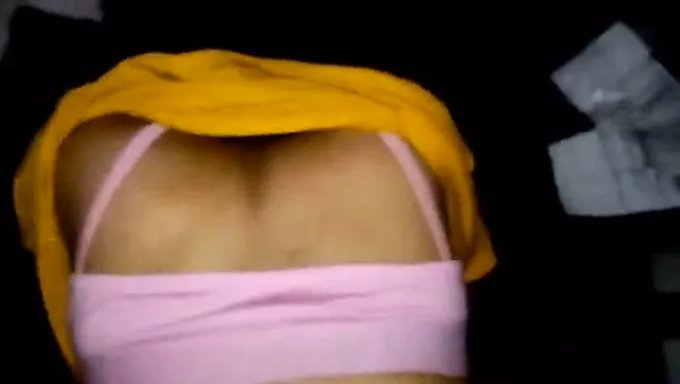 Hint Ev Kadını Neha'Nın Yaramaz Arzuları Sıcak Bir Videoda Hayat Buluyor