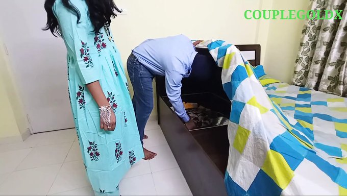 Hindistan'Dan Biseksüel Sekreter, Am Yalama Ve Içine Boşalma Keyfini Çıkarıyor