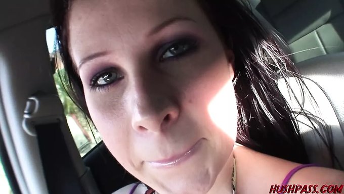 Göğüslü Gianna Michaels Pov Bir Sakso Çekiyor Ve Bir Kamyonette Sikişiyor