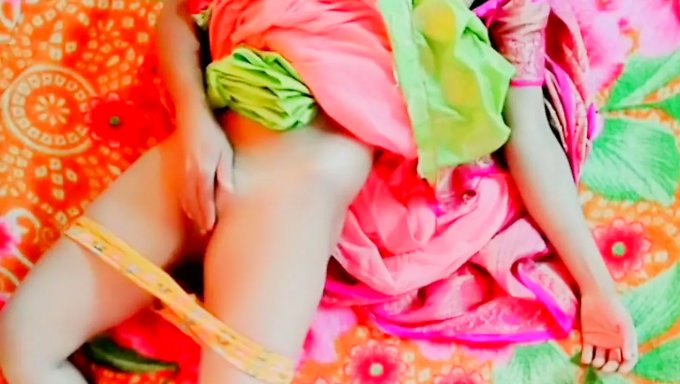 Softcore Bhabhi Parmaklarıyla Yaramaz Oluyor