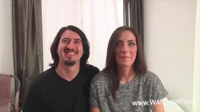 Cuckold Ve Kız Arkadaşı Bu Sıcak Videoda Birbirlerine Giriyorlar
