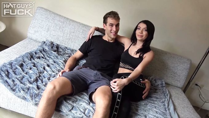 Gerçek Bir Adamın Azgın Bir Genç Kızı Tatmin Etme Girişimi