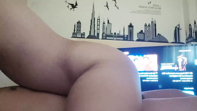 Amatör Üniversite Öğrencisinin Ilk Cowgirl Deneyimi Hızlı Orgazma Yol Açıyor