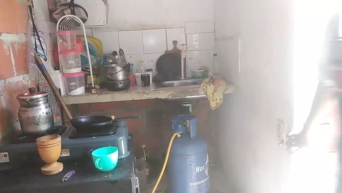 Eşcinsel Üvey Erkek Kardeşim Bana Sakso Çekiyor Ve Beni Sert Beceriyor