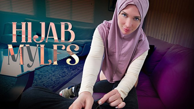 Muhafazakar Değerlere Sahip Evli Bir Kadın, Rastgele Bir Adamdan Arkadaşlık Arıyor - Büyük Doğal Göğüslü Türbanlı Milf