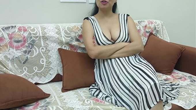 Desi Hatun, Sevgilisiyle Arkadaşının Odasında Sikişiyor.