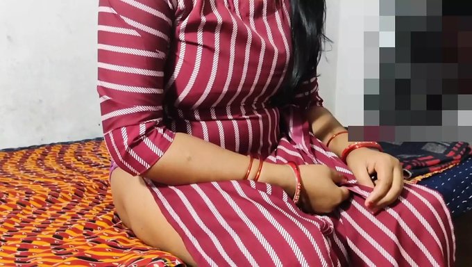 Büyük Göğüslü Hintli Milf, Amını Yalatıp Götünü Siktiriyor