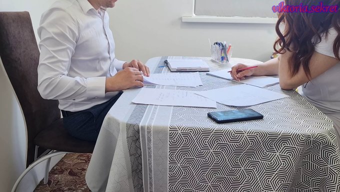 Üniversite Sınavında Genç Kız Ağzına Boşalıyor