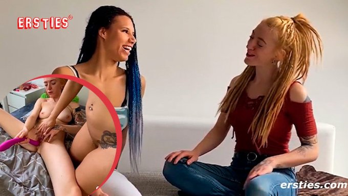 Lena S. Ve Nicky F.'Nin Çift Parmak Penetrasyonu Ve Dildo Kullanımıyla Eğlenceli Bir Keşfi