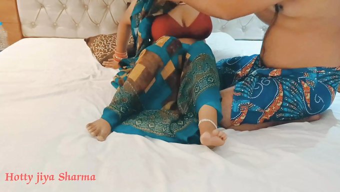Dirty Desi Teen (18+) Pisses Ve Kirli Desi Chudai Veriyor
