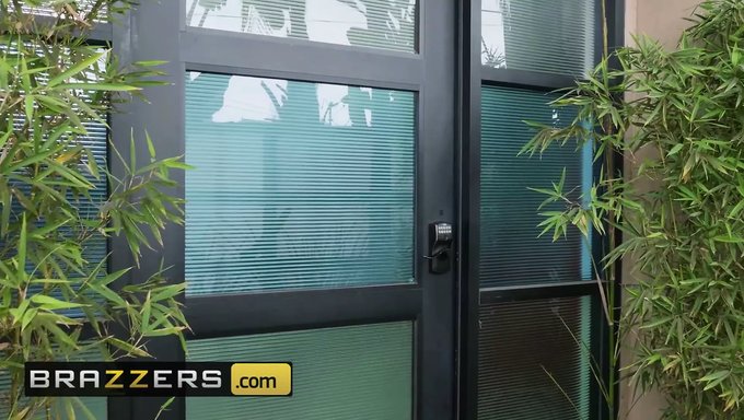 Göğüsler - Büyük Güzel Kalçalar Ve Büyük Güzel Göğüslar