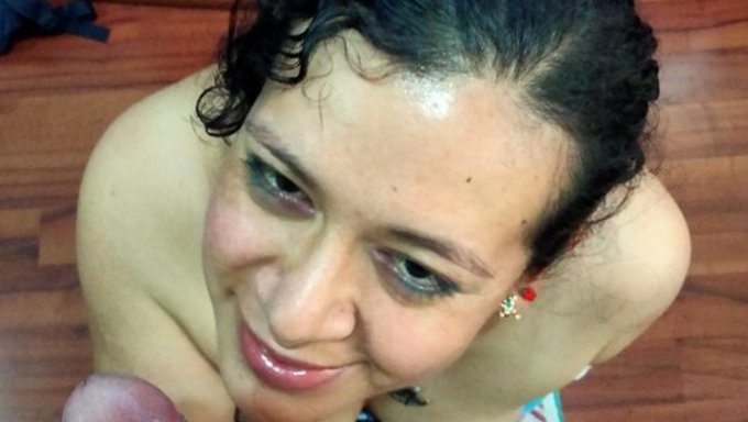 Meksikalı Milf'In Büyük Doğal Göğüsleri Teste Tabi Tutuluyor