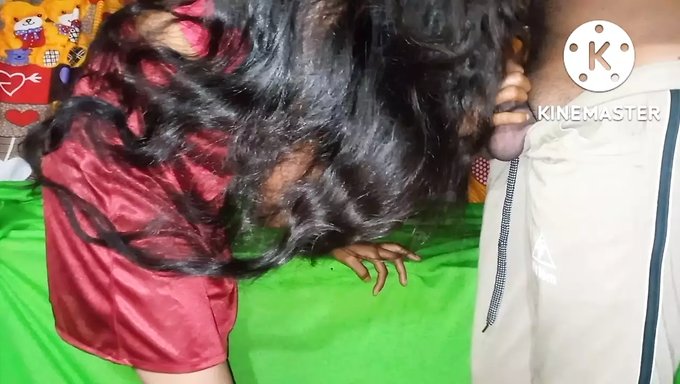 Ragini Bhabhi, Dildo Ve Bikini Eylemiyle Özel Bir Partiye Ev Sahipliği Yapıyor