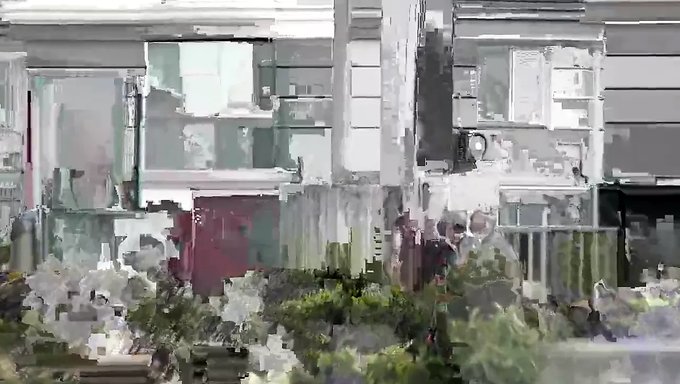 Yaşlı Adam Halka Açık Bir Şekilde El Işi Yapıyor