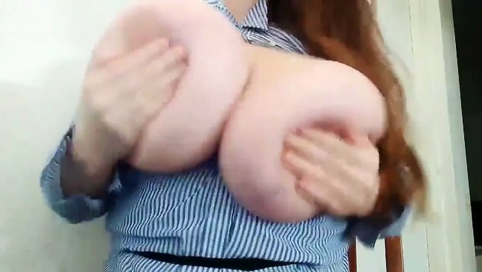 Büyük Doğal Göğüslü Prenses Ev Yapımı Videoda Yaramazlık Yapıyor