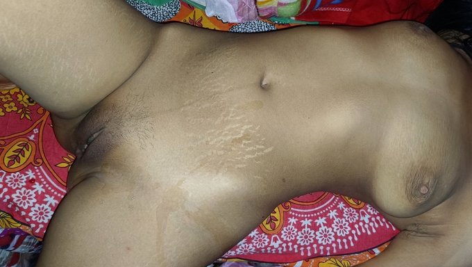18 Yaşındaki Kız Derin Boğaz Ve Orgazmdan Zevk Alıyor