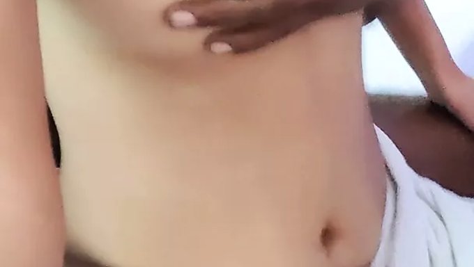 Amatör Hintli Adamın Kız Arkadaşıyla Ev Yapımı Mastürbasyonu
