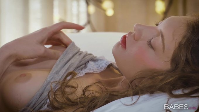 Sevimli Bir Avrupalı Ile Yatakta Sikişmek