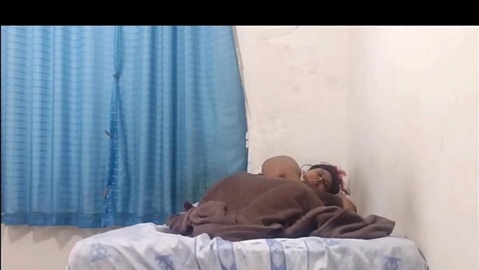 Üvey Babam Gizlice Odamda Beni Çıplak Çekti Ve Tahrik Olmamı Izledi.