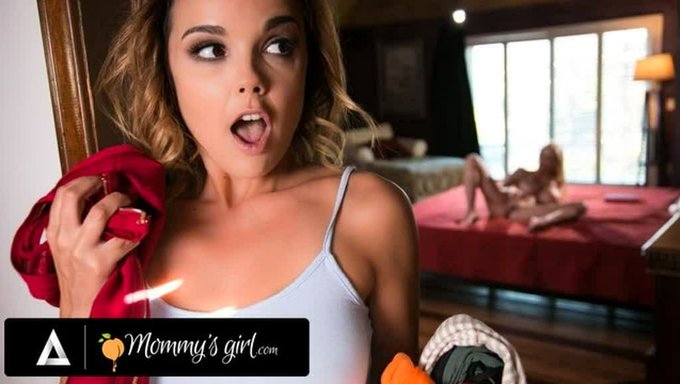 Amerikan Milf'In Solo Mastürbasyonu Ve Sıvazlaması