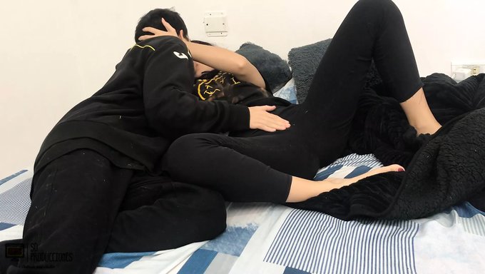 Üvey Kız Kardeşim Ve Ben Birlikte Arzularımızı Keşfediyoruz