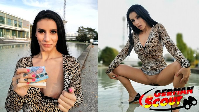Sevimli Genç Nelly, Kamera Karşısında Sikişmek Için Para Alıyor
